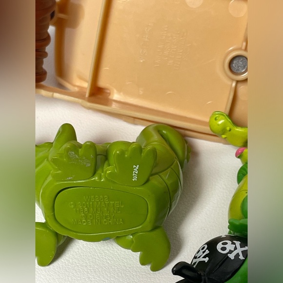 Mix Disney Action Figures Accessories lot - Picture 8 of 11